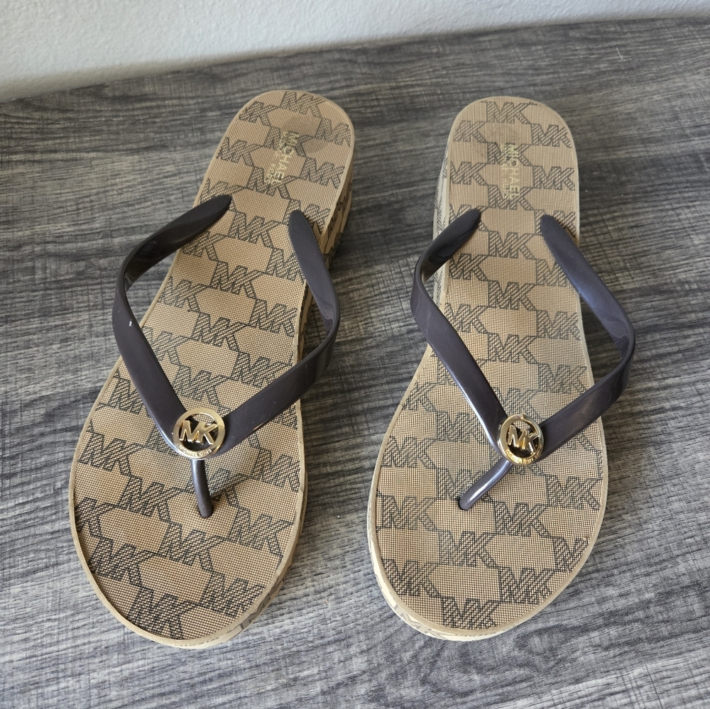 Michael Kors Signature Logo Brown Flip Flops, Women's Size 10 - Picture 2 of 12